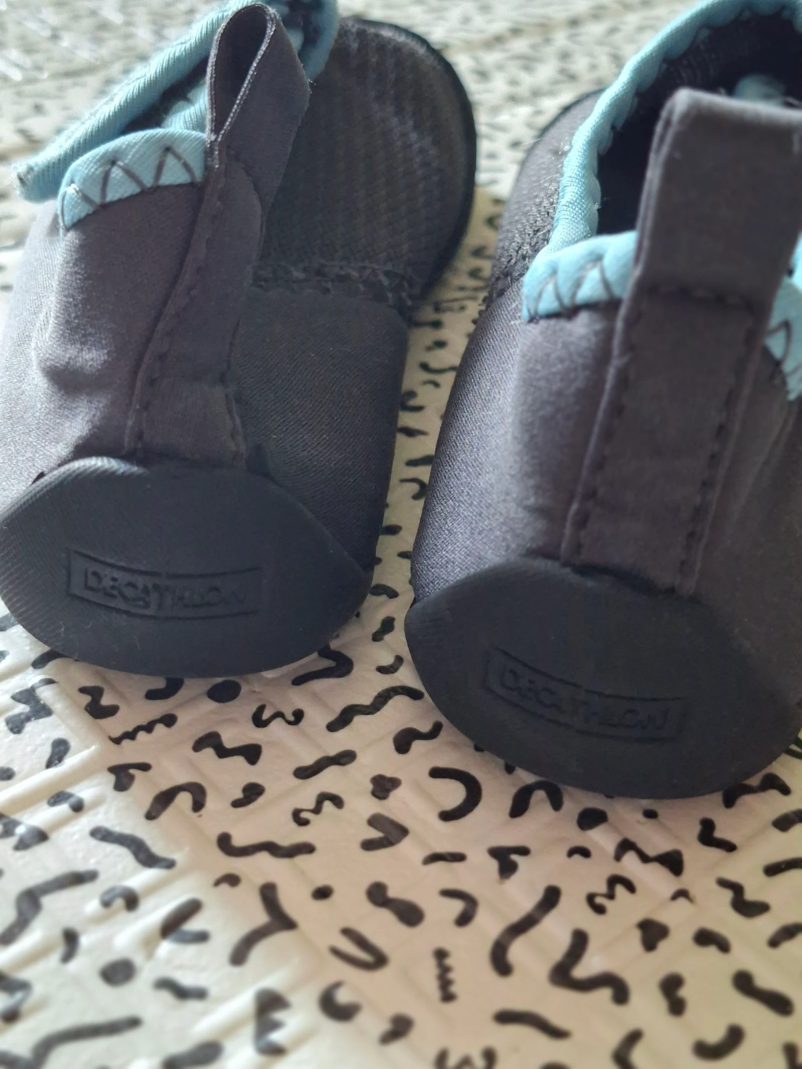 Chaussons aquatiques Decathlon T25 gris/bleu – École, crèche, piscine – photo 6